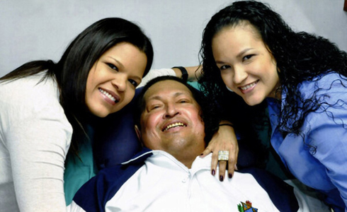 Hugo Chavez con sus hijas