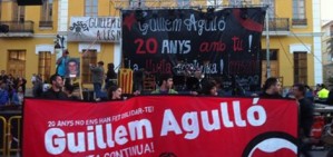 Una manifestació recorre Burjassot en homenatge a Guillem Agulló