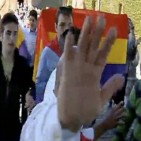 Tensió a Montjuïc per una bandera republicana desplegada per les joventuts del PSC
