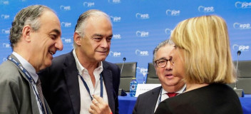 Esteban González Pons y otros eurodiputados españoles durante la celebración de la reunión del EIN