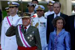 Juan Carlos I y la Reina Sofía en el desfile de las Fuerzas Armadas, en 2014.