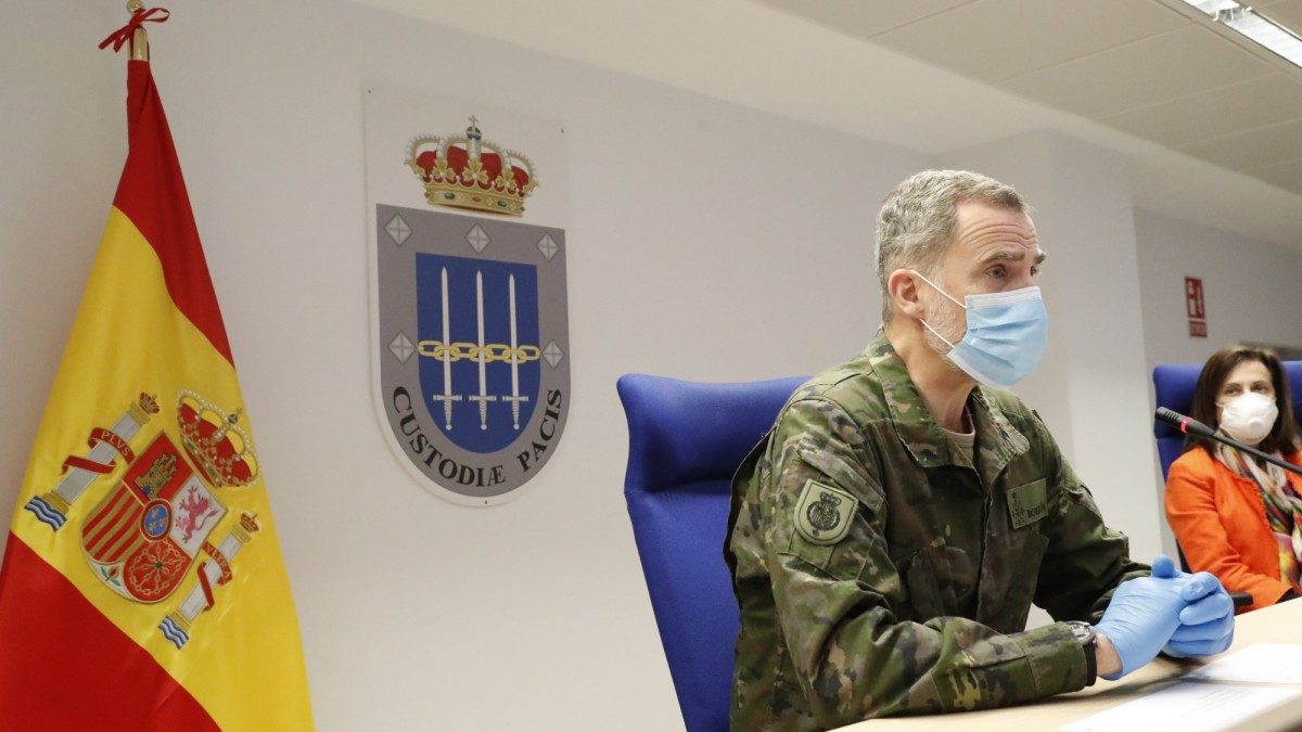 El rei d'Espanya, Felip VI de Borbó, visitant el Mando de Operaciones (MOPS) on l'exèrcit realitza el seguiment de les operacions contra la Covid-19.