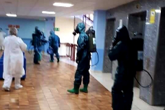 Militares en la residencia el Cuartillo el 28 de marzo realizando labores de desinfección.