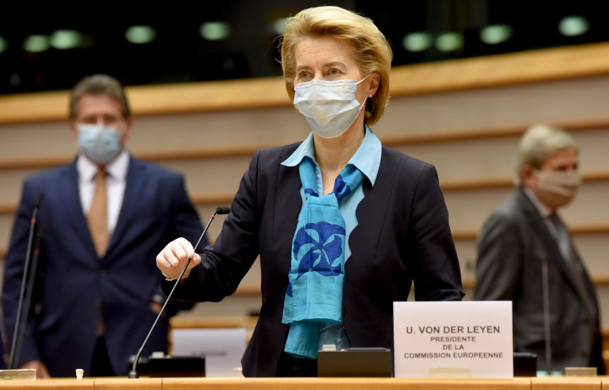 La presidenta de la Comissió Europea, Ursula von der Leyen, a la sessió plenària del Parlament Europeu del 13 de maig sobre la CoViD-19.