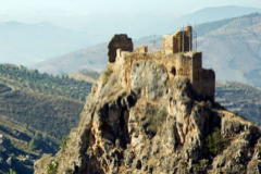 El castillo de Lanjarón a las afueras del pueblo.