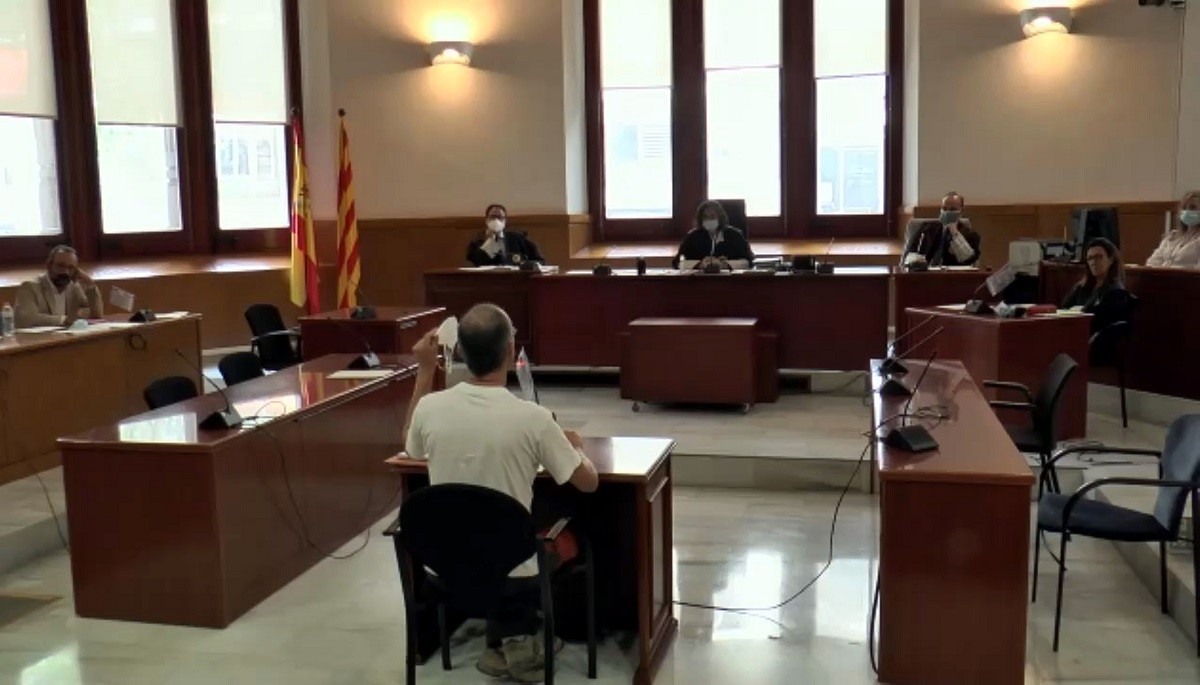 El judici de l'home acusat d'agredir un mosso durant les protestes per la investidura fallida de Puigdemont