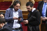 El líder de Podemos, Pablo Iglesias (izqda.), y Ramón Espinar, en 2018.