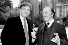 Donald Trump junto a su padre, Fred, en 1987.