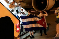 La misión médica cubana en Kuwait a su llegada a principios de junio al país árabe. CRÓNICA