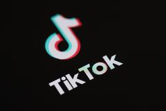El logo de Tik Tok, en la pantalla de un teléfono móvil