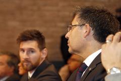 Messi y Bartomeu, en la entrega del Balón de Oro de 2017.