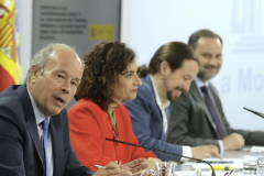 El ministro de Justicia, Juan Carlos Campo, en primer plano con María Jesús Montero, Pablo Iglesias y José Luis Ábalos.