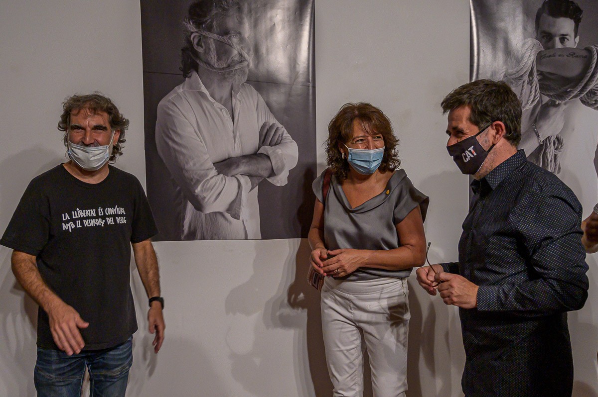 Cuixart, Erra i Sánchez a Vic, durant la inaguració de l'exposició 