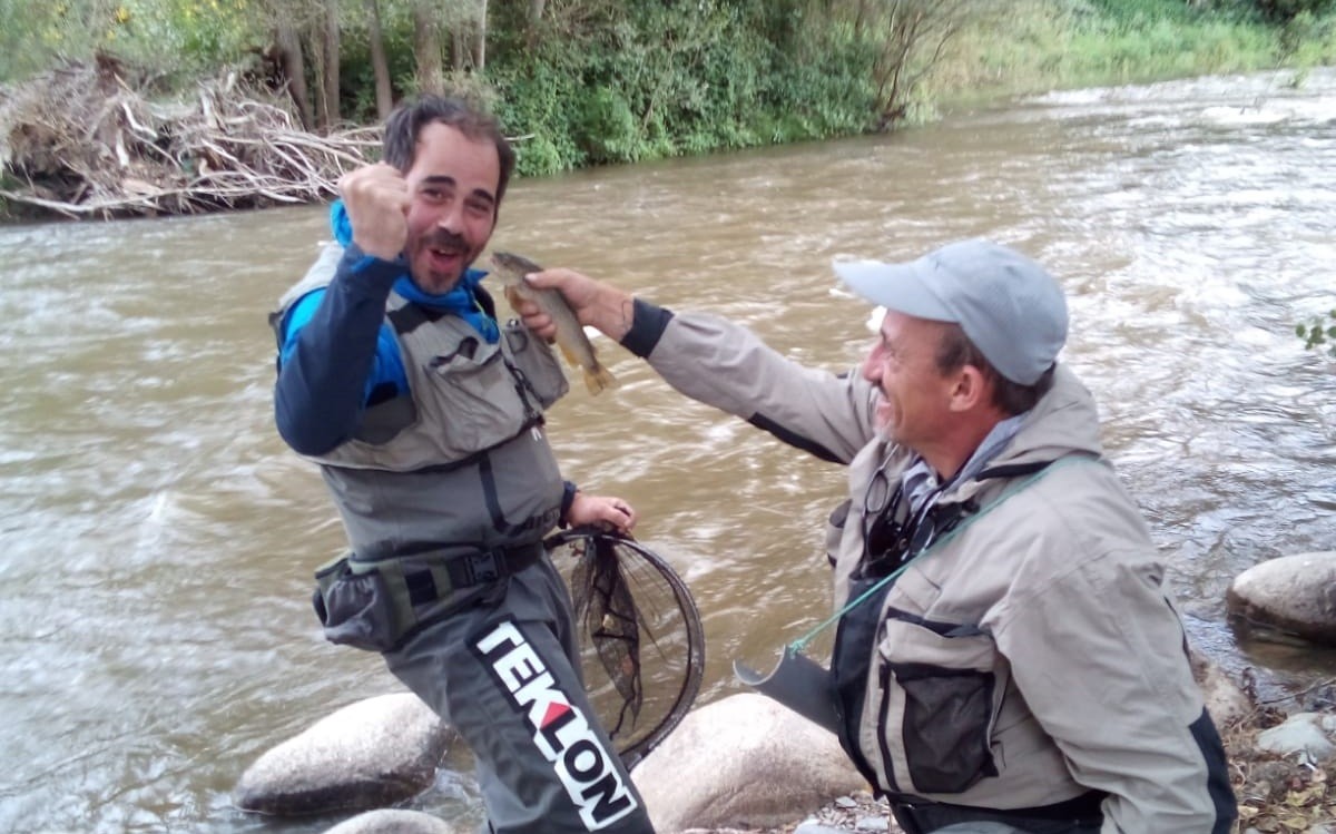 Jaume Cots, celebrant l'excel·lent jornada de pesca que l'hi donava el campionat