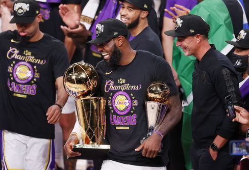 Los Lakers se coronan campeones en el año de Kobe