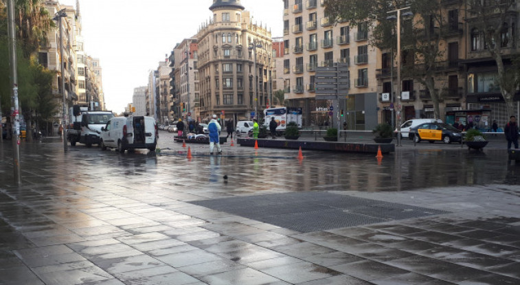 Barcelona modifica la ubicació de les parades bus regular de Ronda Universitat