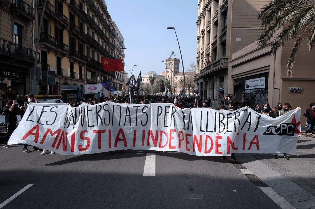 La capçalera de la manifestació aquest matí | Adrià Costa