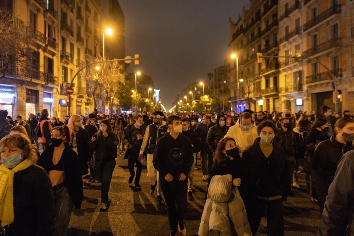 La manifestació de Barcelona, al seu pas pel carrer Aragó.