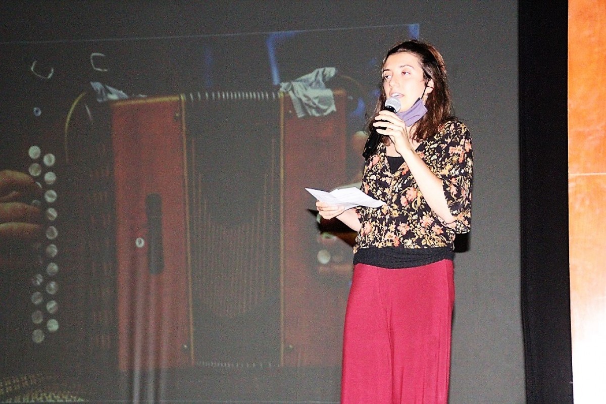 Irene Augé durant la presentació del documental