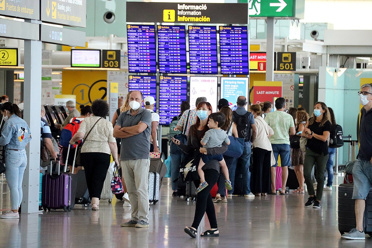 Passatgers a l'aeroport del Prat el passat estiu