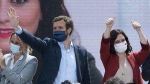 El líder del PP, Pablo Casado, y la presidenta de la Comunidad de Madrid, Isabel Díaz Ayuso, en un mitin el pasado mes de mayo