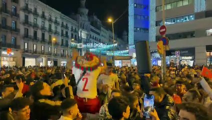 Celebració eufòrica a Barcelona per la gesta històrica del Marroc al Mundial