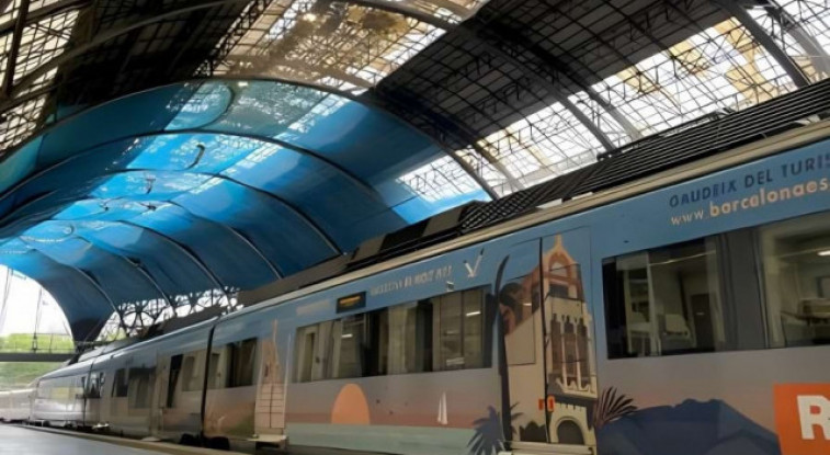 El primer tren turístic 'Barcelona és molt més' recorre la comarca del Maresme amb 100 viatgers