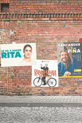 Algunos de los carteles electorales para las elecciones autonómicas del 28M