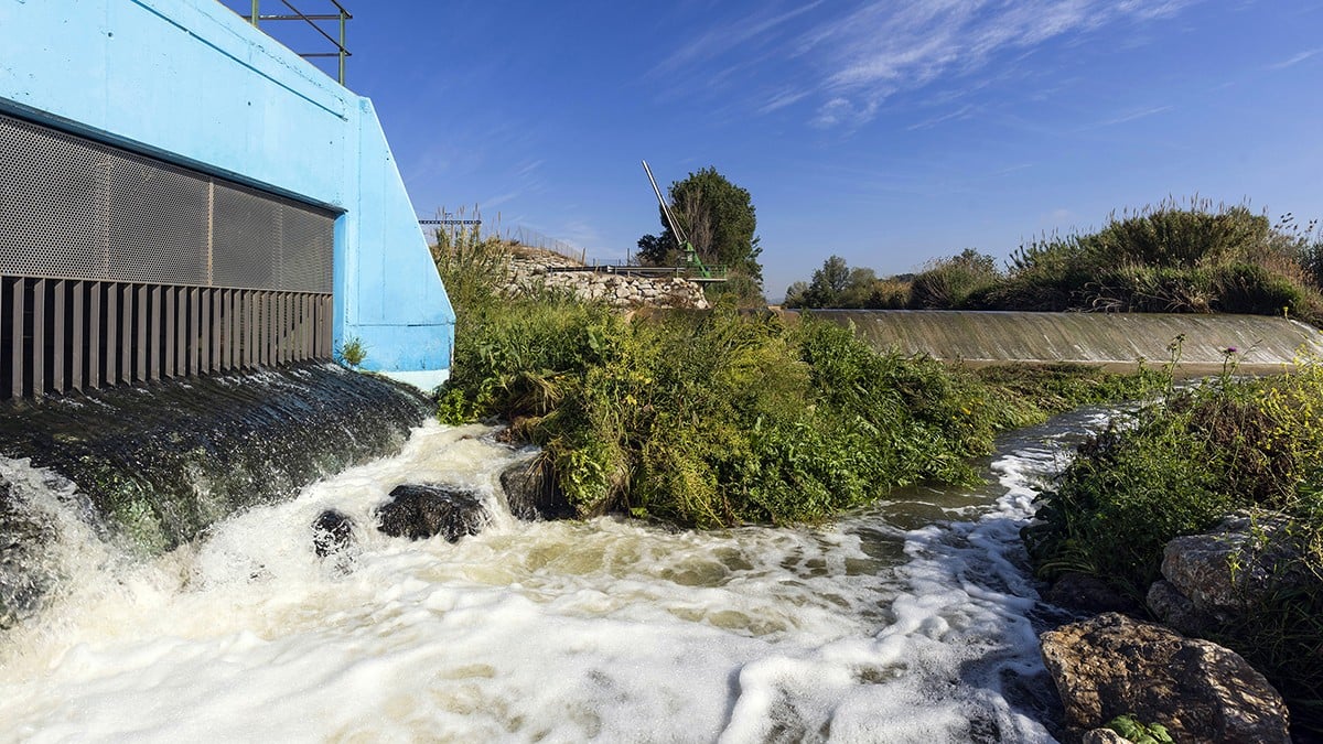 Punt on s'aboca l'aigua regenerada al riu Llobregat, a Molins de Rei