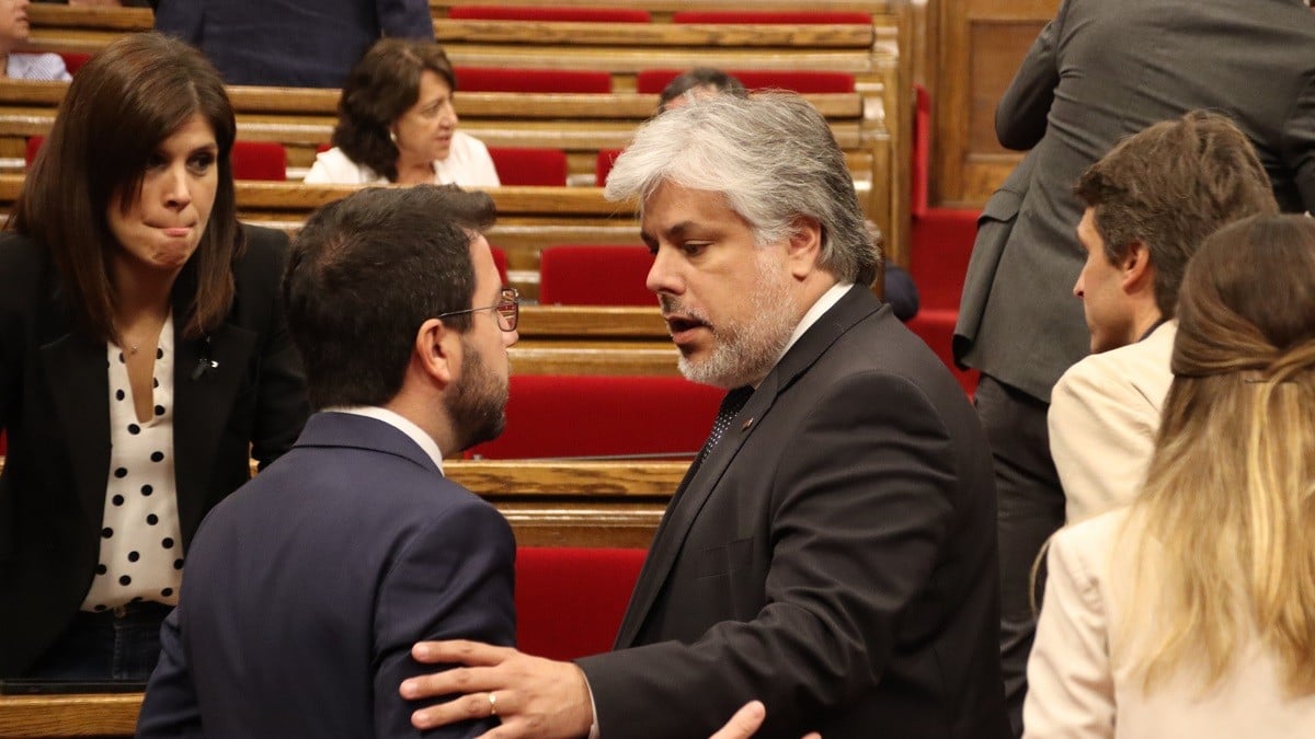 Pere Aragonès i Albert Batet es van retreure dimecres els acords locals amb el PSC.