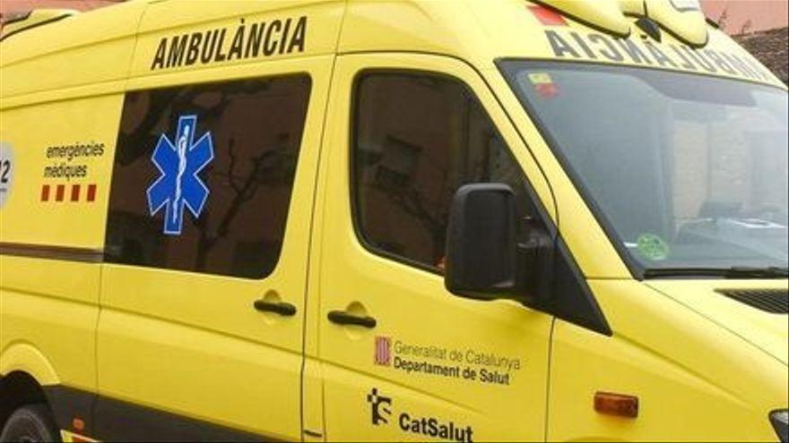 Un motorista de 17 anys resulta ferit en un xoc amb un cotxe a Girona