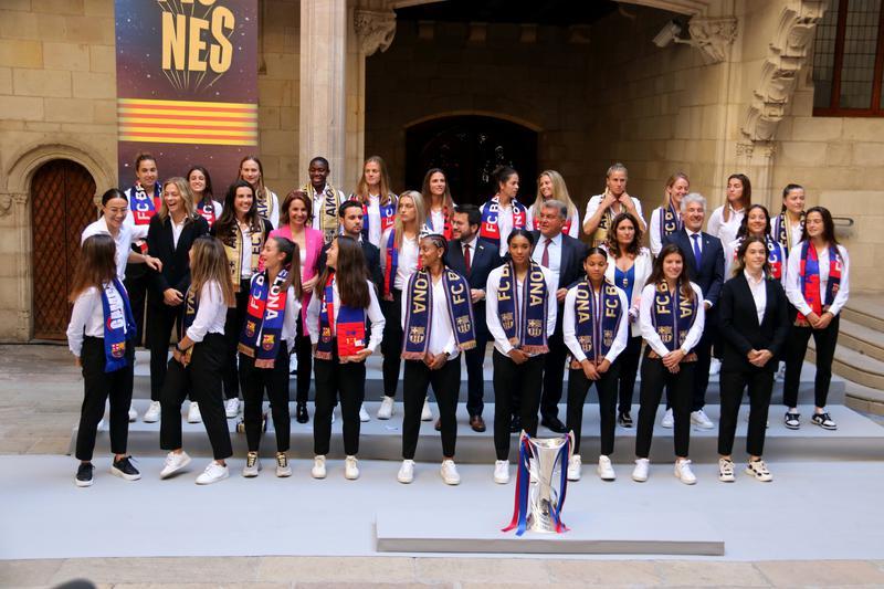 El Parlament atorga la Medalla d'Honor en categoria d'or a l'equip de futbol femení del Barça