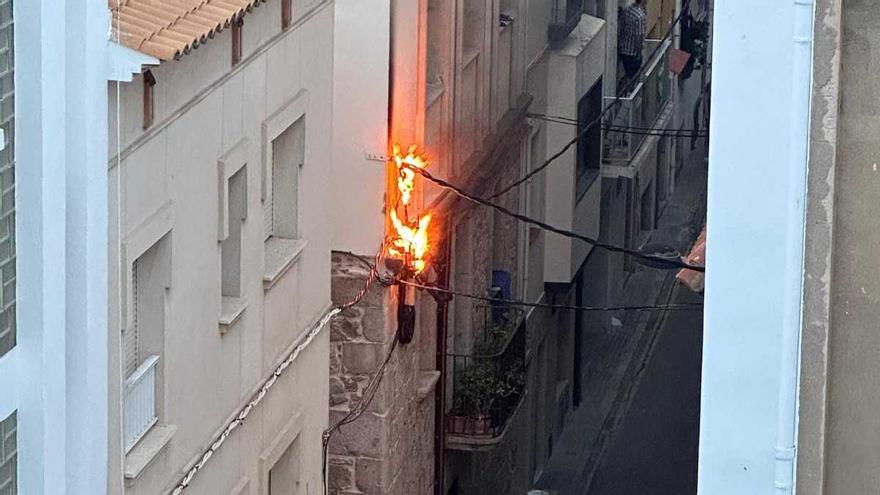 Crema el cablejat d&#039;un edifici a l&#039;Escala i deixa un restaurant sense llum