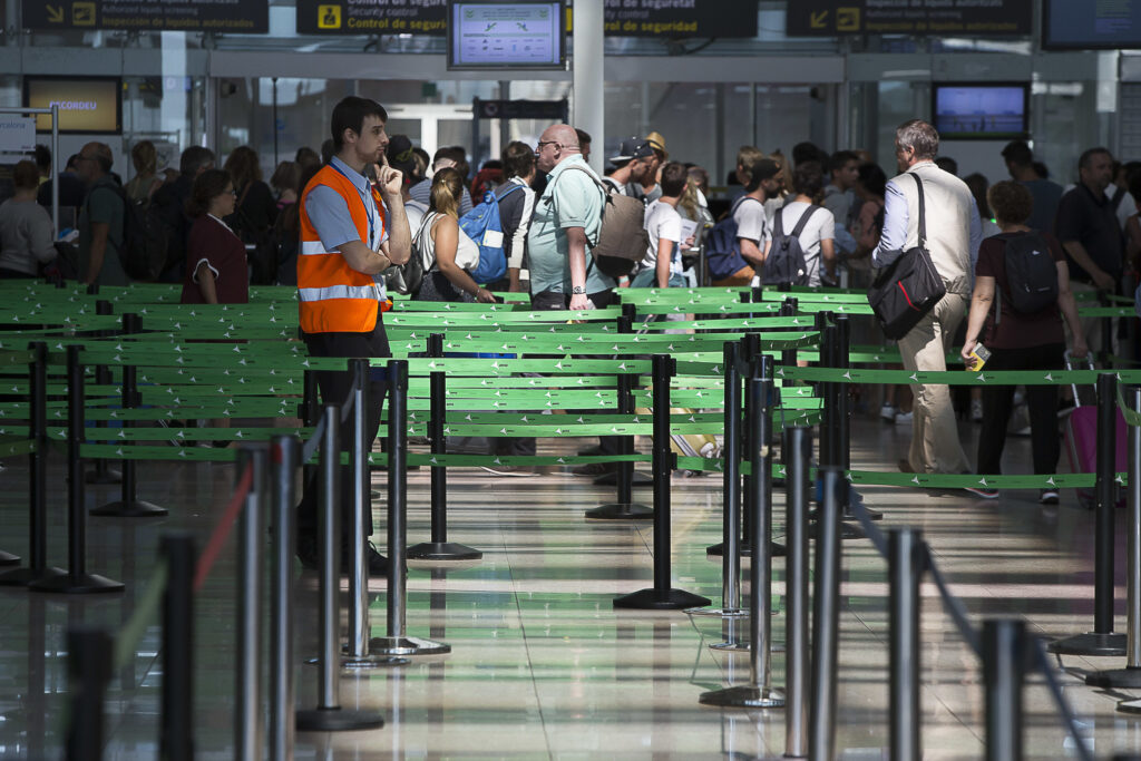 Desconvocada la vaga dels vigilants de seguretat de l’Aeroport de Barcelona després de 15 hores de reunió