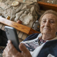 L’Angeleta, l’àvia de 92 anys que triomfa a Instagram