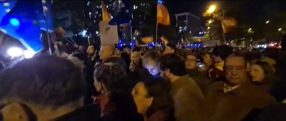 Càntics contra Pedro Sánchez en una manifestació contra l'amnistia